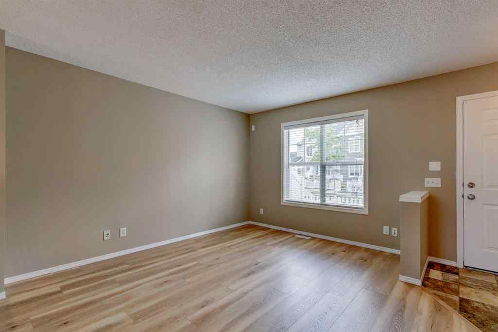 MLS® A2243376 - 284 Elgin Gardens SE in McKenzie Towne Calgary, Residential