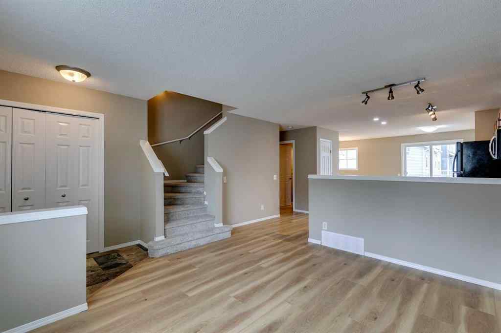 MLS® A2243376 - 284 Elgin Gardens SE in McKenzie Towne Calgary, Residential