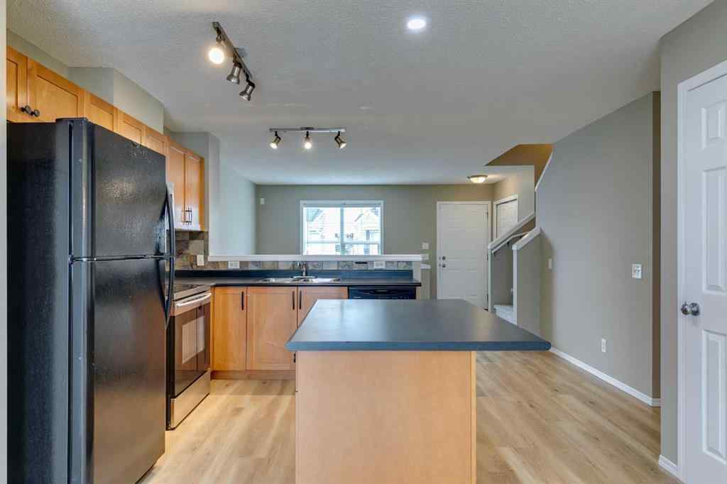 MLS® A2243376 - 284 Elgin Gardens SE in McKenzie Towne Calgary, Residential