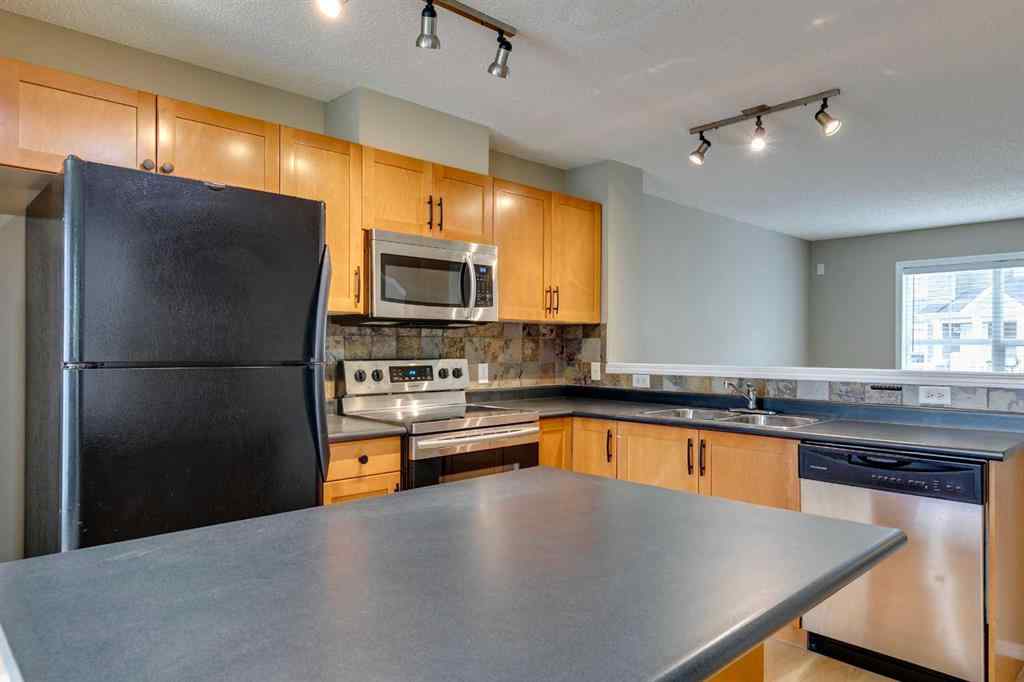 MLS® A2243376 - 284 Elgin Gardens SE in McKenzie Towne Calgary, Residential