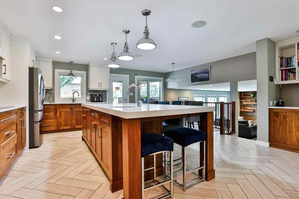 MLS® A2243378 - 234 McMaster Boulevard W in Varsity Village Lethbridge, Residential