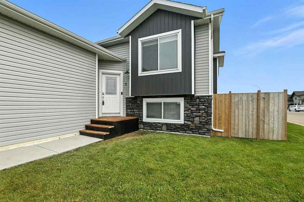 MLS® A2243386 - 5 Mackenzie Avenue  in Mackenzie Ranch Estates Lacombe, Residential