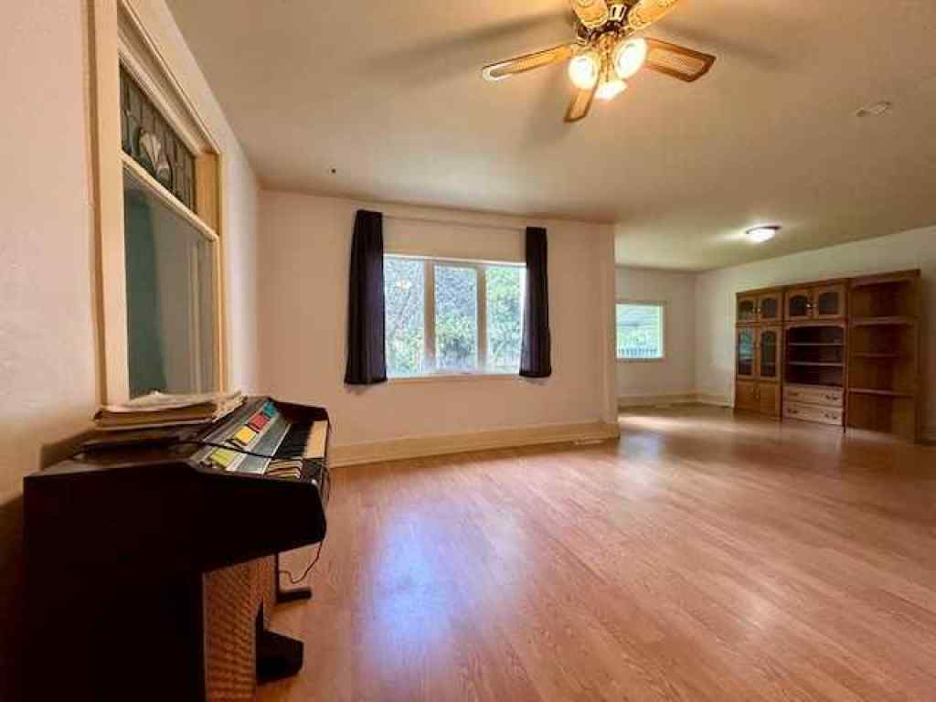 MLS® A2243393 - 4818 51 street   in Bashaw Bashaw, Residential