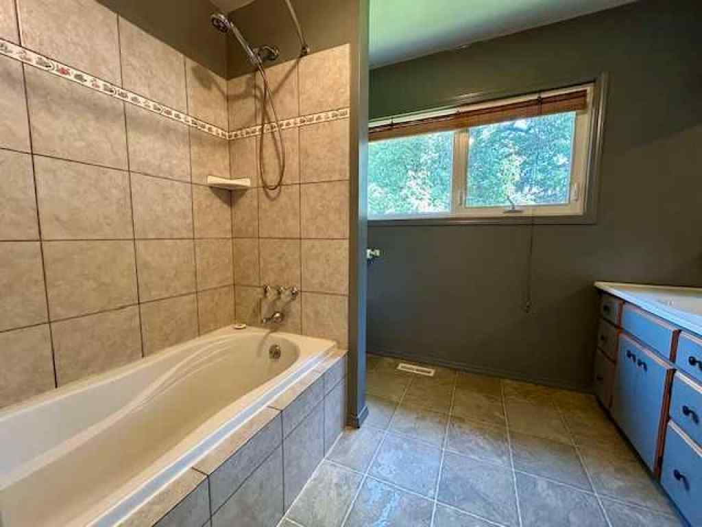 MLS® A2243393 - 4818 51 street   in Bashaw Bashaw, Residential