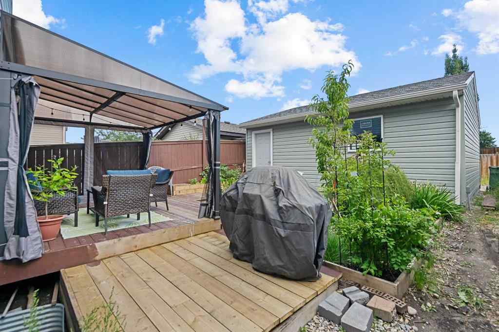 MLS® A2243440 - 1251 New Brighton Park SE in New Brighton Calgary, Residential