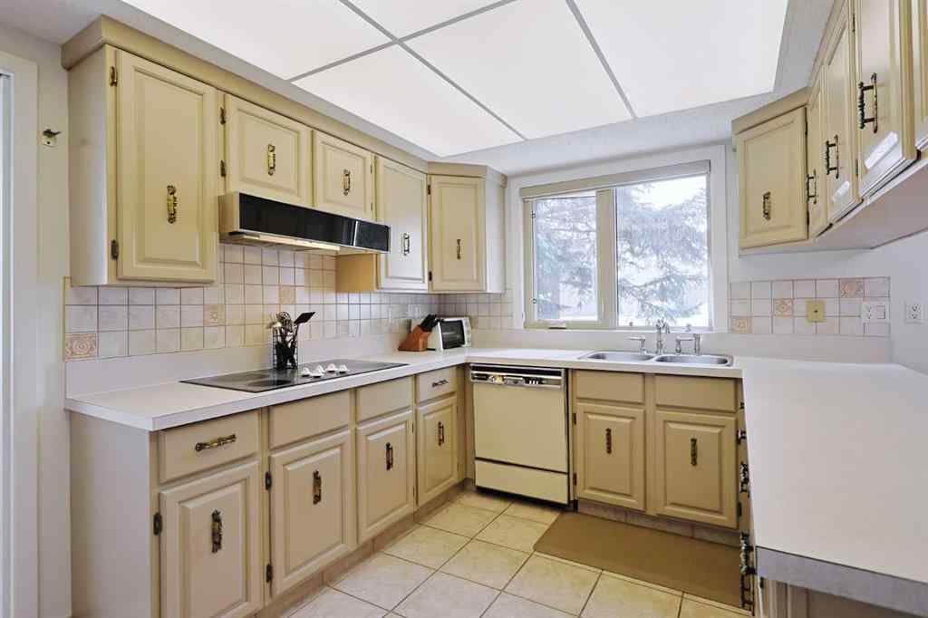 MLS® A2243478 - Unit #18 1901 Varsity Estates Drive NW in Varsity Calgary, Residential