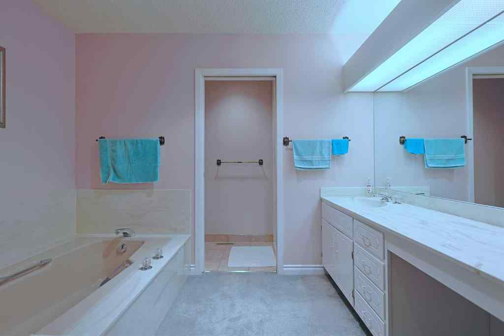 MLS® A2243478 - Unit #18 1901 Varsity Estates Drive NW in Varsity Calgary, Residential