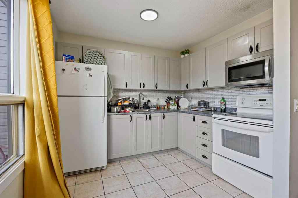 MLS® A2243480 - Unit #8 4360 58 Street NE in Temple Calgary, Residential
