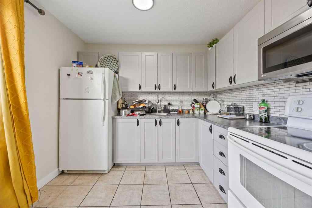 MLS® A2243480 - Unit #8 4360 58 Street NE in Temple Calgary, Residential