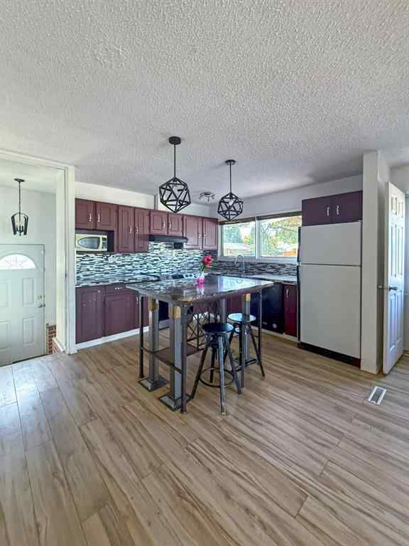 MLS® A2243483 - 823 23 Street N in Majestic Place Lethbridge, Residential