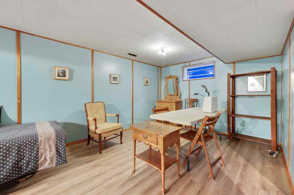 MLS® A2243538 - 10 Glamorgan Drive SW in Glamorgan Calgary, Residential