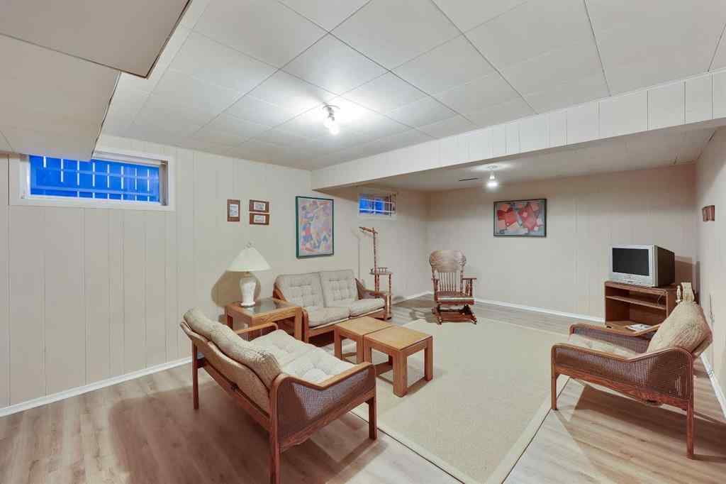 MLS® A2243538 - 10 Glamorgan Drive SW in Glamorgan Calgary, Residential