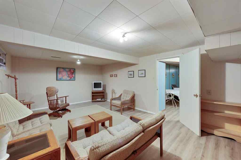 MLS® A2243538 - 10 Glamorgan Drive SW in Glamorgan Calgary, Residential