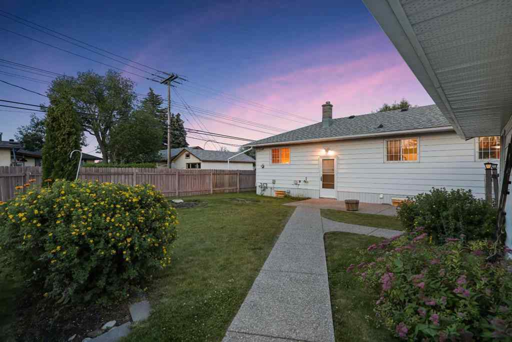 MLS® A2243538 - 10 Glamorgan Drive SW in Glamorgan Calgary, Residential