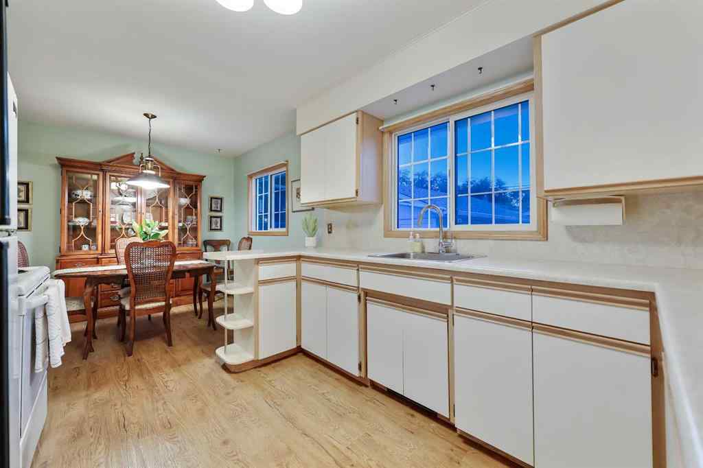MLS® A2243538 - 10 Glamorgan Drive SW in Glamorgan Calgary, Residential