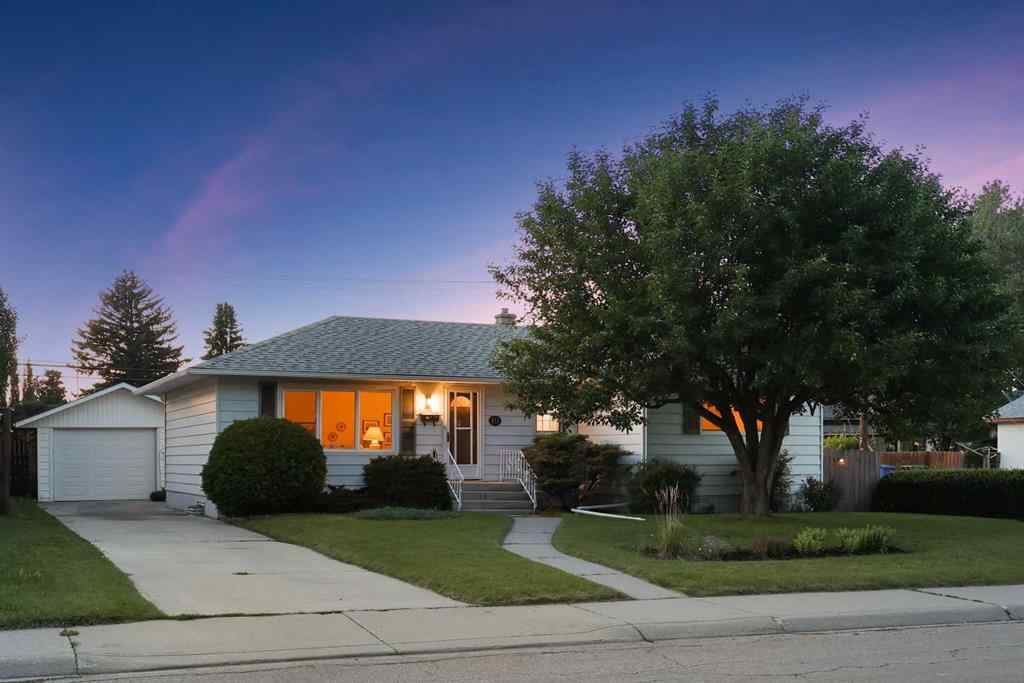 MLS® A2243538 - 10 Glamorgan Drive SW in Glamorgan Calgary, Residential