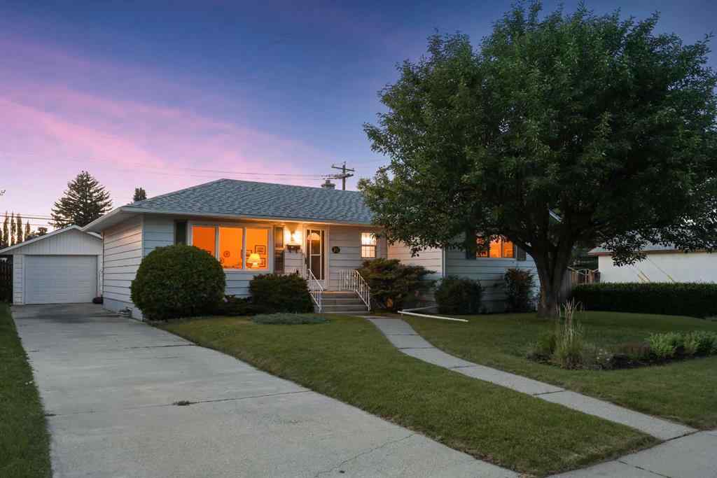 MLS® A2243538 - 10 Glamorgan Drive SW in Glamorgan Calgary, Residential