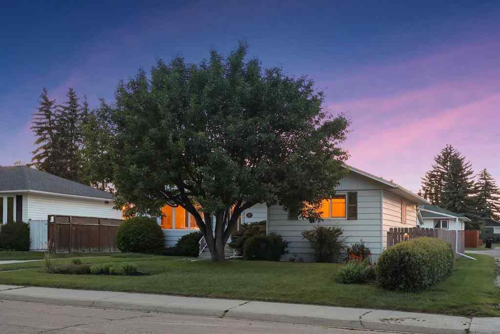 MLS® A2243538 - 10 Glamorgan Drive SW in Glamorgan Calgary, Residential