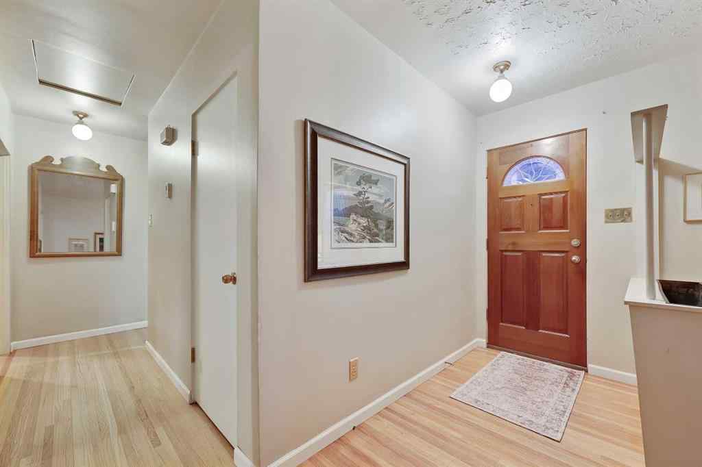 MLS® A2243538 - 10 Glamorgan Drive SW in Glamorgan Calgary, Residential