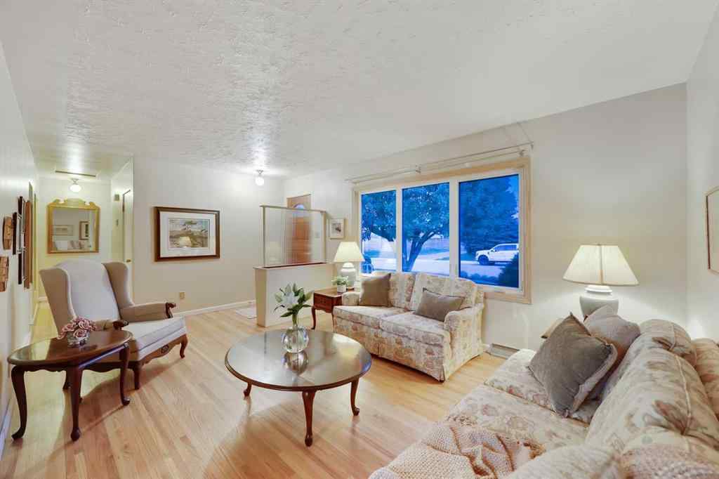 MLS® A2243538 - 10 Glamorgan Drive SW in Glamorgan Calgary, Residential