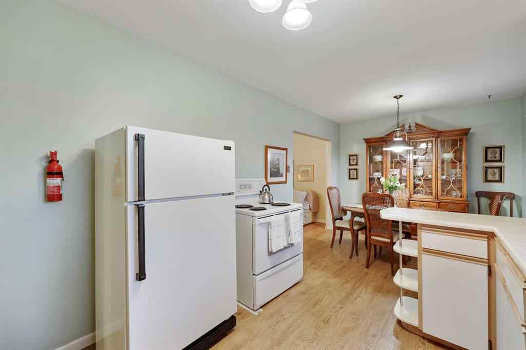MLS® A2243538 - 10 Glamorgan Drive SW in Glamorgan Calgary, Residential