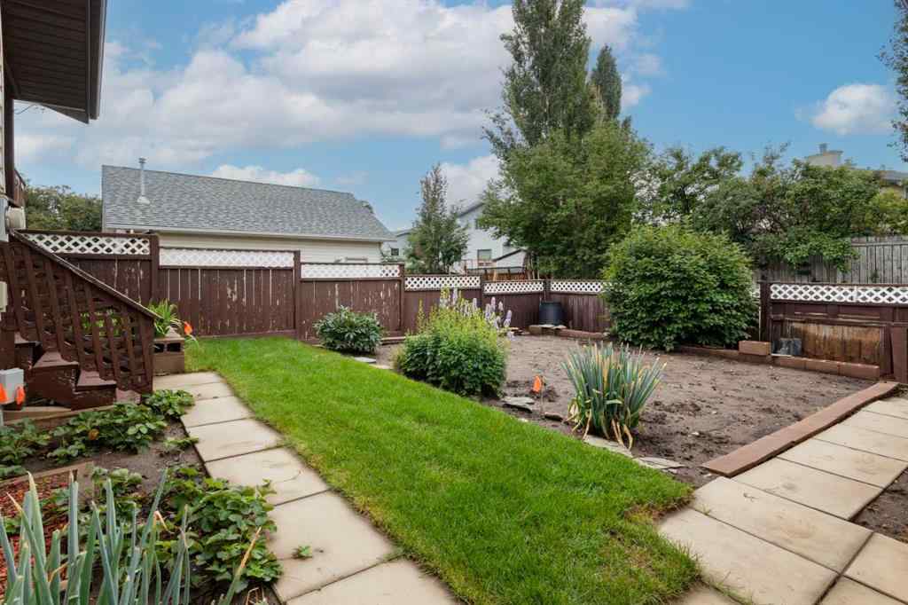 MLS® A2243544 - 328 Maple Tree Way  in Maplewood Strathmore, Residential