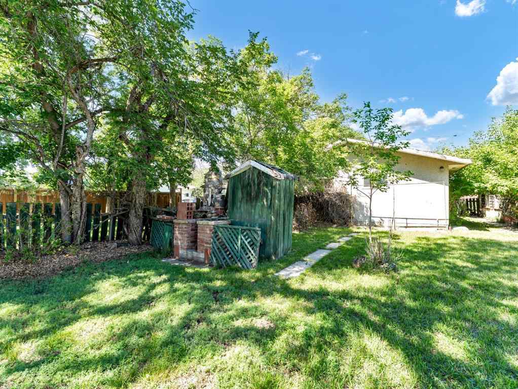 MLS® A2243552 - 1054 Yuill Street SE in River Flats Medicine Hat, Residential