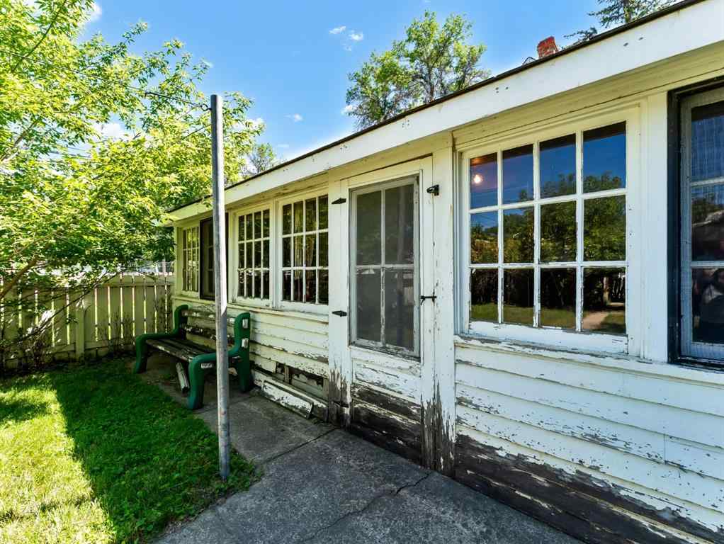 MLS® A2243552 - 1054 Yuill Street SE in River Flats Medicine Hat, Residential