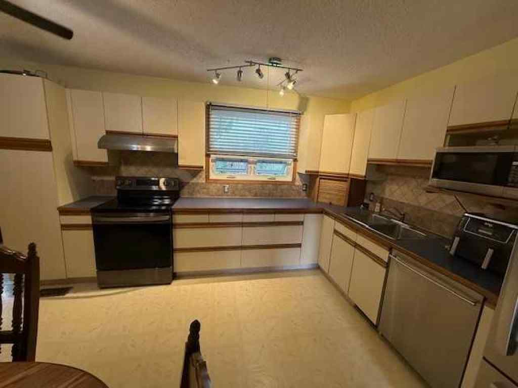 MLS® A2243568 - 10 Main Street  in NONE Munson, Residential