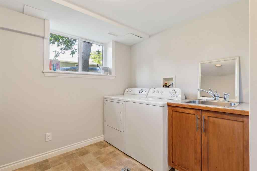 MLS® A2243603 - 3213 Kilkenny Road SW in Killarney/Glengarry Calgary, Residential