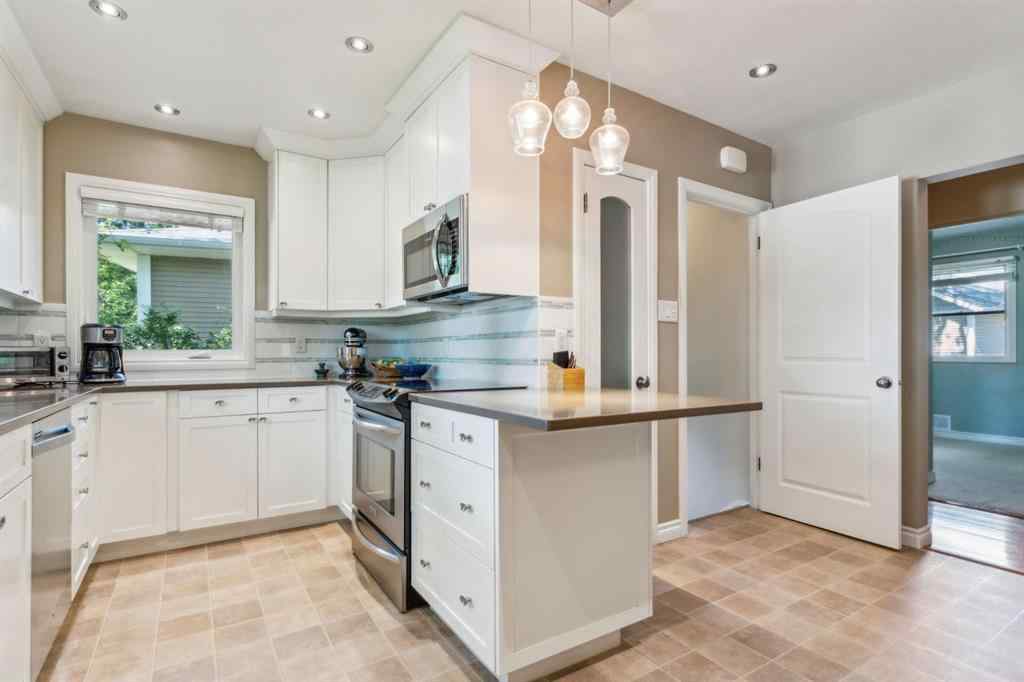 MLS® A2243603 - 3213 Kilkenny Road SW in Killarney/Glengarry Calgary, Residential