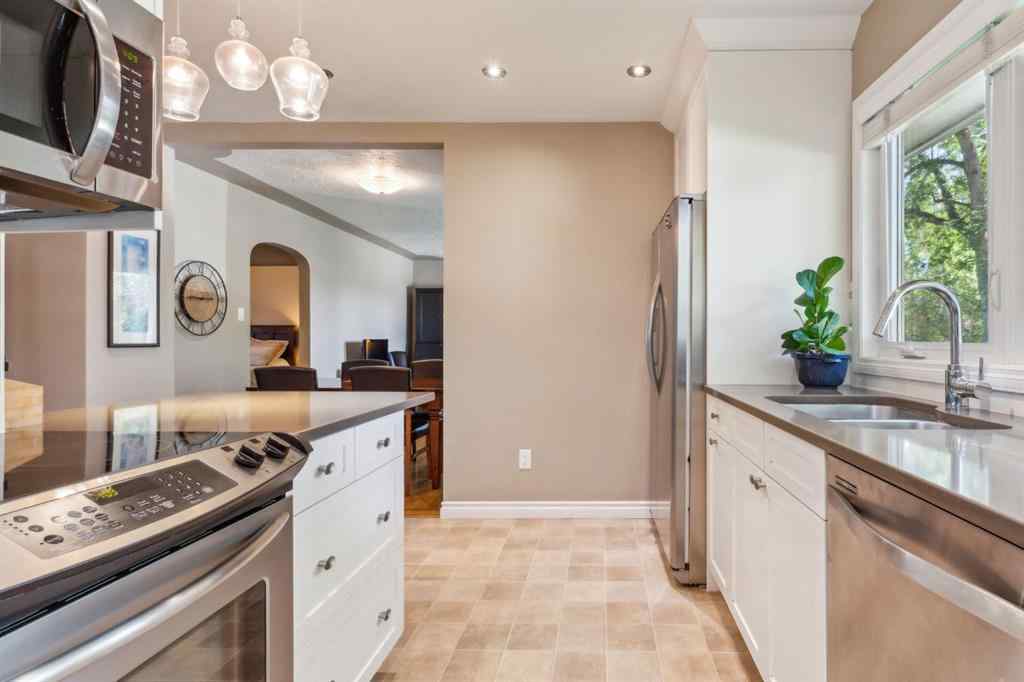 MLS® A2243603 - 3213 Kilkenny Road SW in Killarney/Glengarry Calgary, Residential