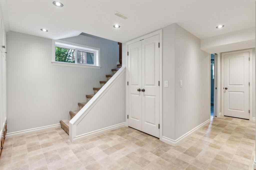 MLS® A2243603 - 3213 Kilkenny Road SW in Killarney/Glengarry Calgary, Residential