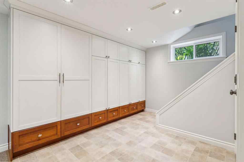MLS® A2243603 - 3213 Kilkenny Road SW in Killarney/Glengarry Calgary, Residential