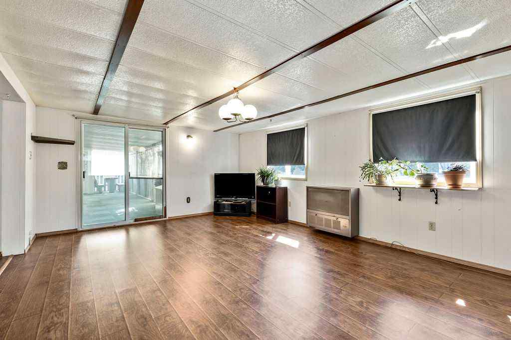 MLS® A2243653 - 812 Bayview Crescent  in Brentwood_Strathmore Strathmore, Residential