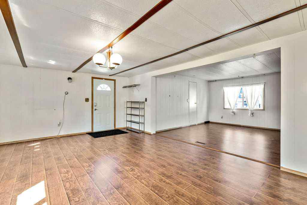 MLS® A2243653 - 812 Bayview Crescent  in Brentwood_Strathmore Strathmore, Residential