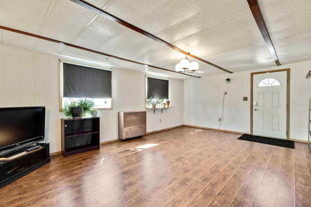 MLS® A2243653 - 812 Bayview Crescent  in Brentwood_Strathmore Strathmore, Residential