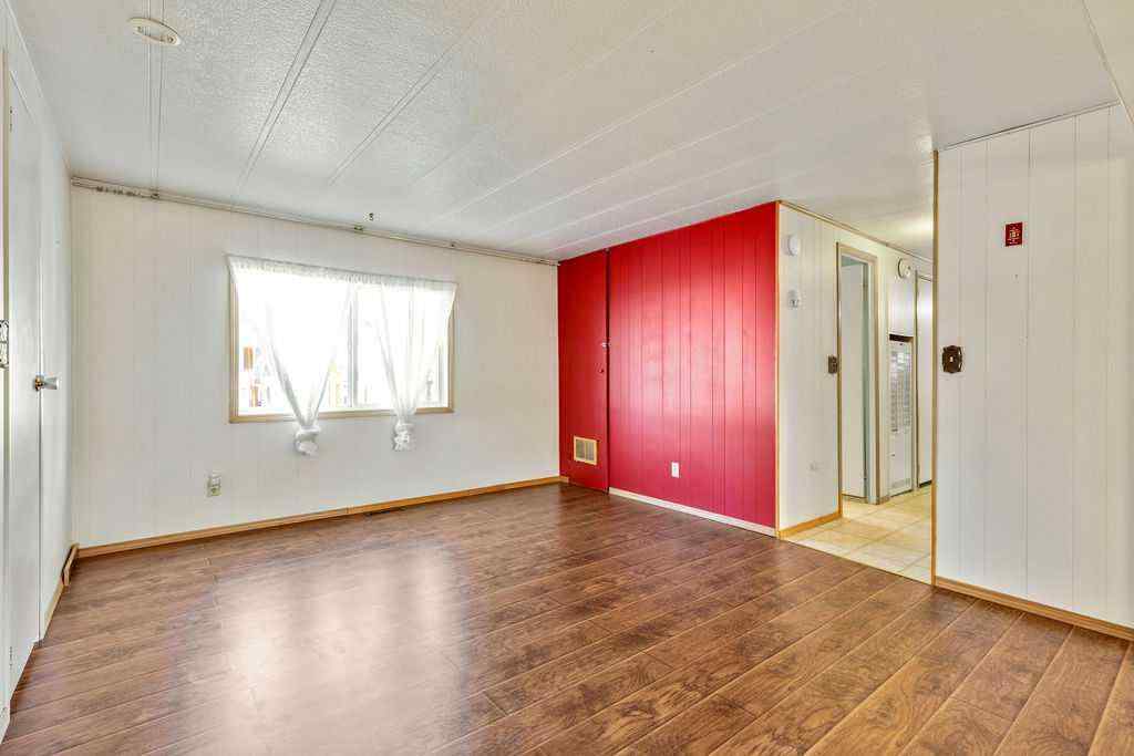 MLS® A2243653 - 812 Bayview Crescent  in Brentwood_Strathmore Strathmore, Residential