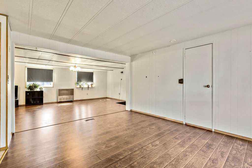 MLS® A2243653 - 812 Bayview Crescent  in Brentwood_Strathmore Strathmore, Residential