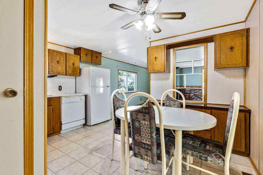 MLS® A2243653 - 812 Bayview Crescent  in Brentwood_Strathmore Strathmore, Residential