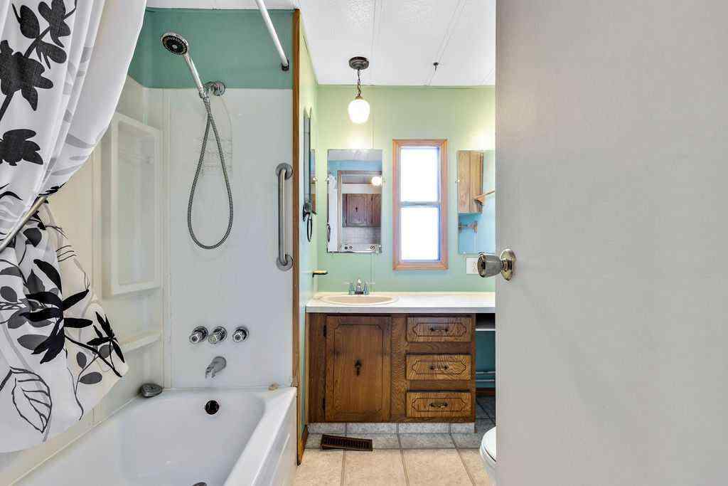 MLS® A2243653 - 812 Bayview Crescent  in Brentwood_Strathmore Strathmore, Residential