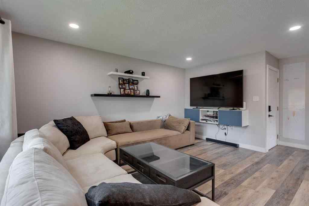 MLS® A2243666 - 3036 33A Street SE in Dover Calgary, Residential