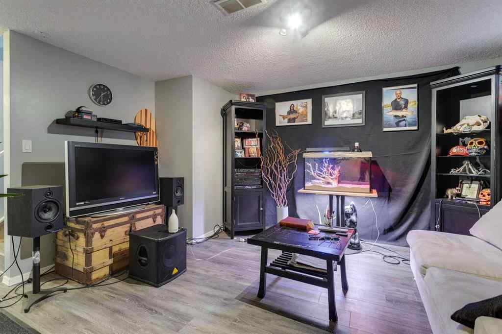 MLS® A2243666 - 3036 33A Street SE in Dover Calgary, Residential