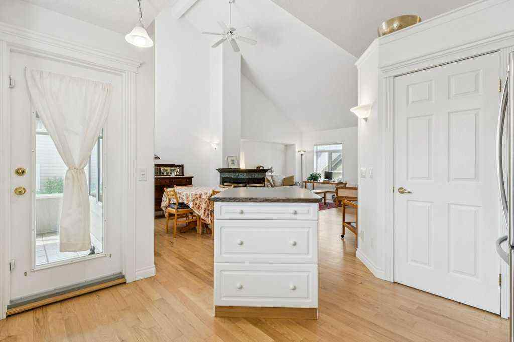 MLS® A2243682 - 18 Varsity Estates Park NW in Varsity Calgary, Residential