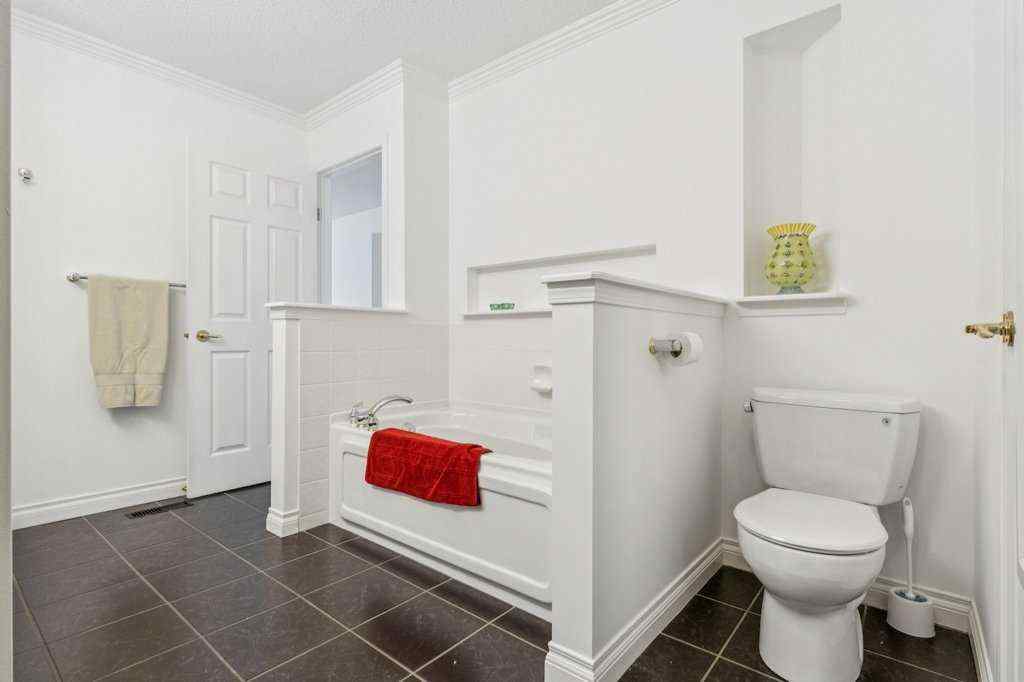 MLS® A2243682 - 18 Varsity Estates Park NW in Varsity Calgary, Residential