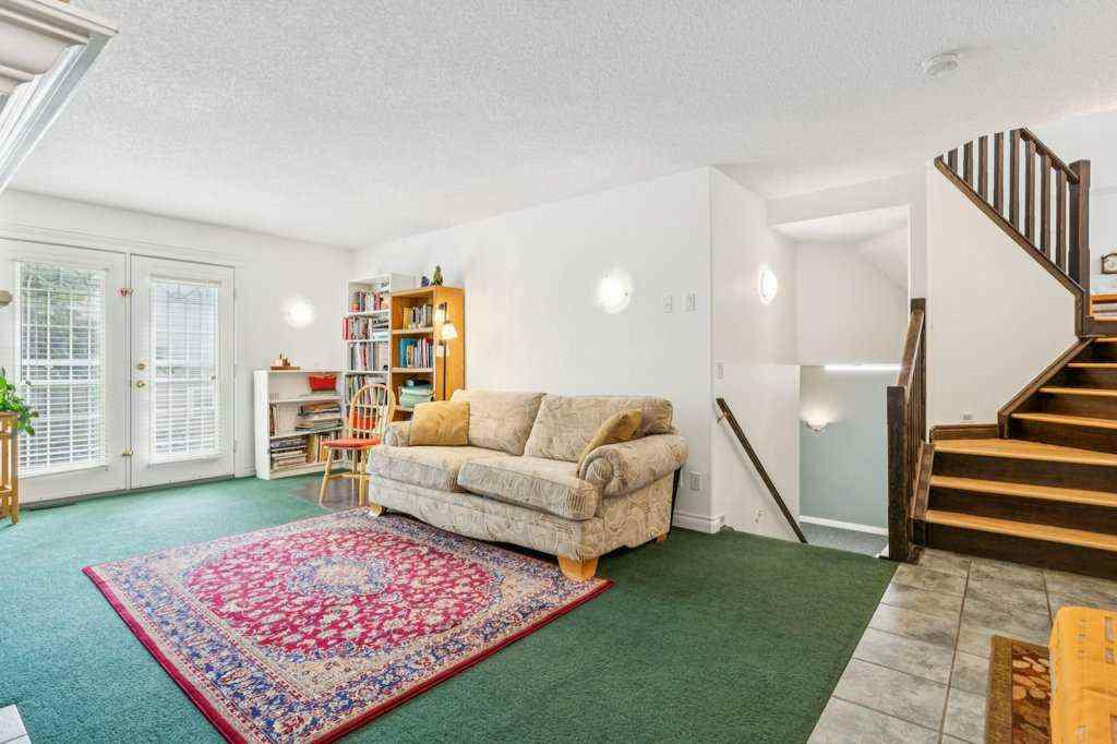 MLS® A2243682 - 18 Varsity Estates Park NW in Varsity Calgary, Residential