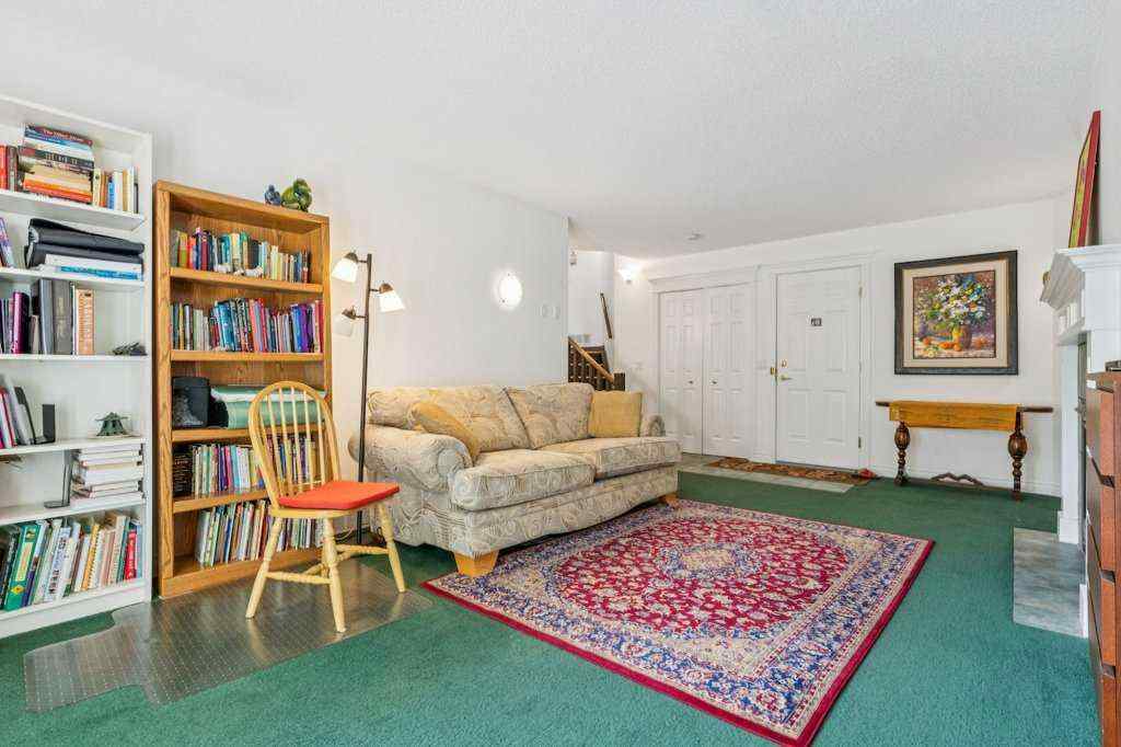 MLS® A2243682 - 18 Varsity Estates Park NW in Varsity Calgary, Residential