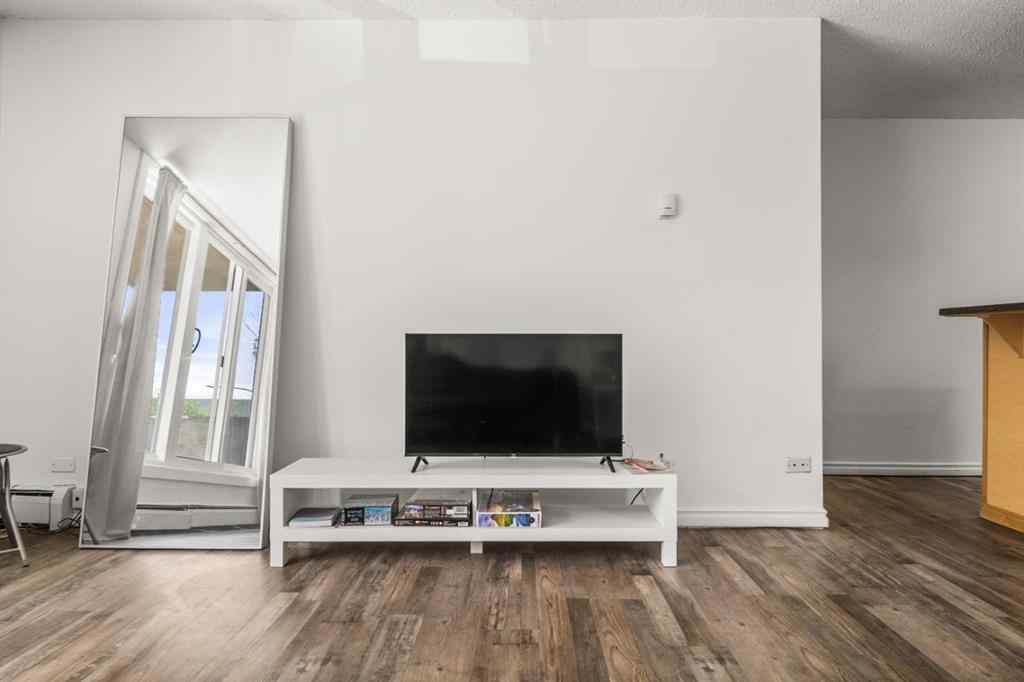 MLS® A2243720 - Unit #202 1312 13 Avenue SW in Beltline Calgary, Residential