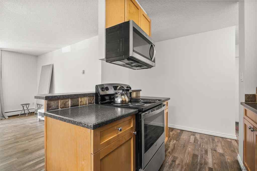 MLS® A2243720 - Unit #202 1312 13 Avenue SW in Beltline Calgary, Residential