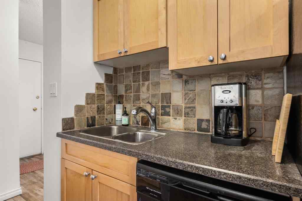MLS® A2243720 - Unit #202 1312 13 Avenue SW in Beltline Calgary, Residential